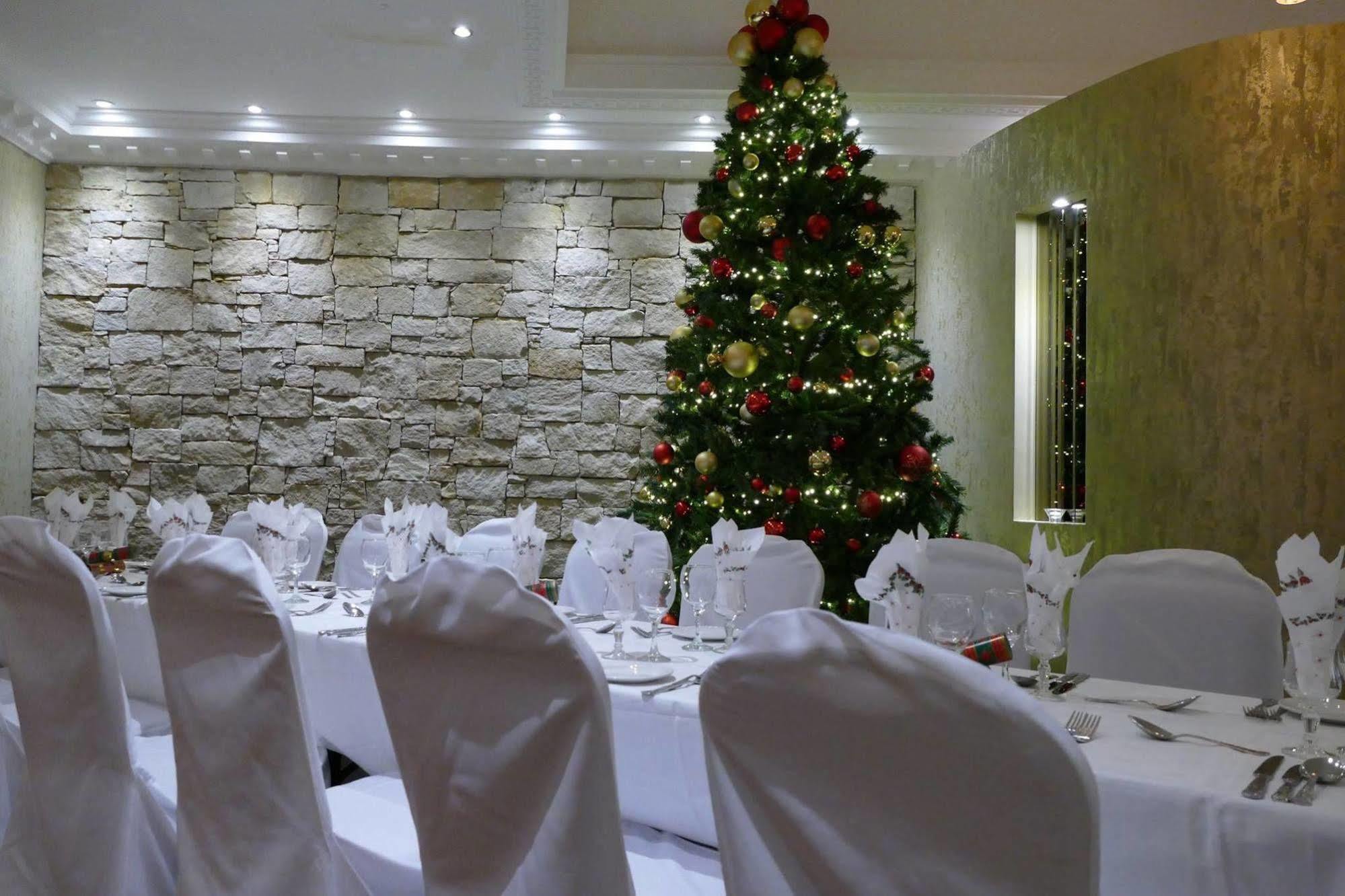 Nesbitt Arms Boutique Hotel Ардара Екстериор снимка